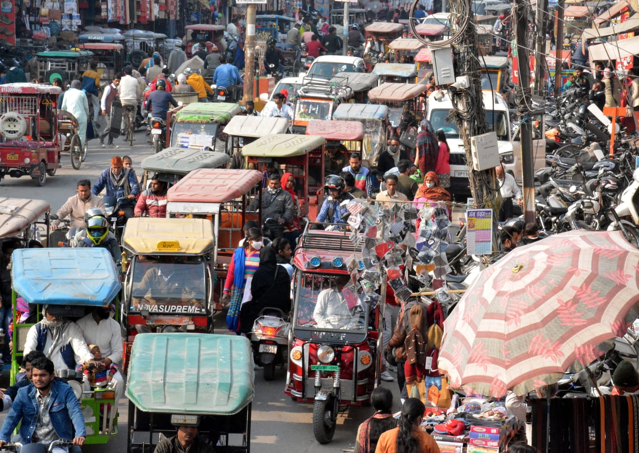 Drivers-passers-by struggling with jam