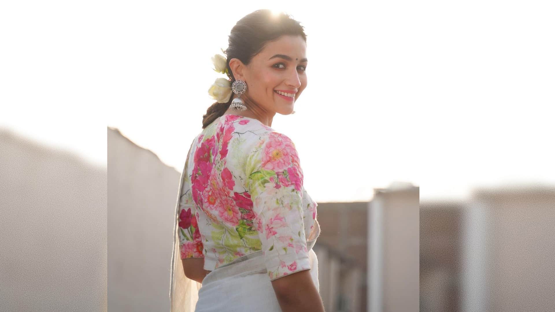 Alia Bhatt shared her beautiful pictures wearing a printed saree, fans said kya khub lagti ho