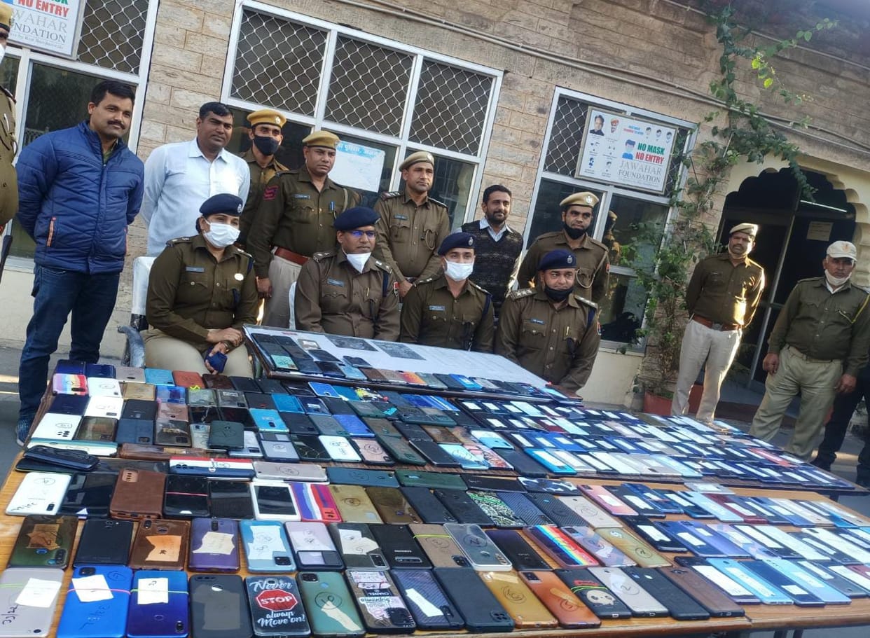 Ajmer Dargah Polic arrested 11 thieves with mobiles worth of lakhs