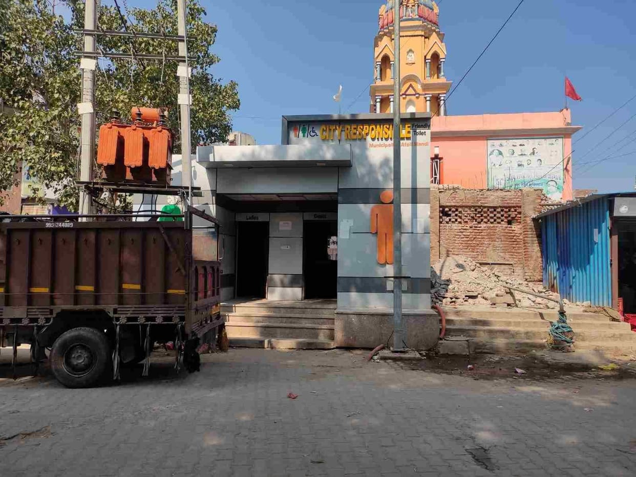 Only one public toilet in a city with a population of ten thousand
