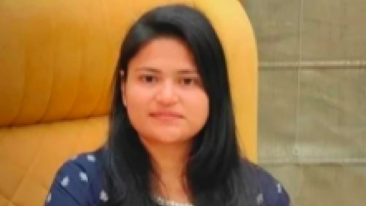 Raisen's daughter Nibha became CA: A month before the exam, she lost her grandparents, was also ill, now she has brought 64% to her name.