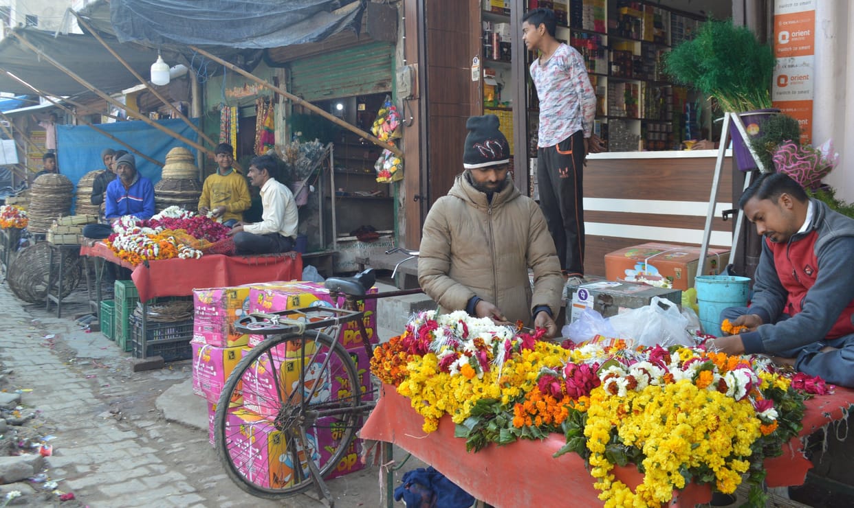 Hathras: Flower business flourishing in Sahalag and elections