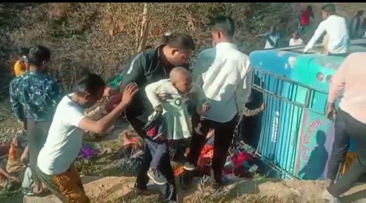 Woman killed, 40 injured when bus full of pilgrims overturns