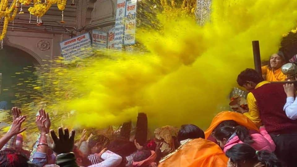 holi 2022 holi played with flowers and laddu in ramanreti ashram in mathura