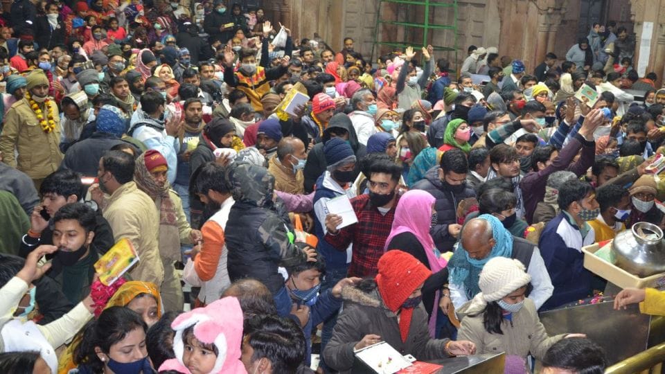 widow women will make herbal gulal with flowers offered in Banke Bihari Temple In Vrindavan