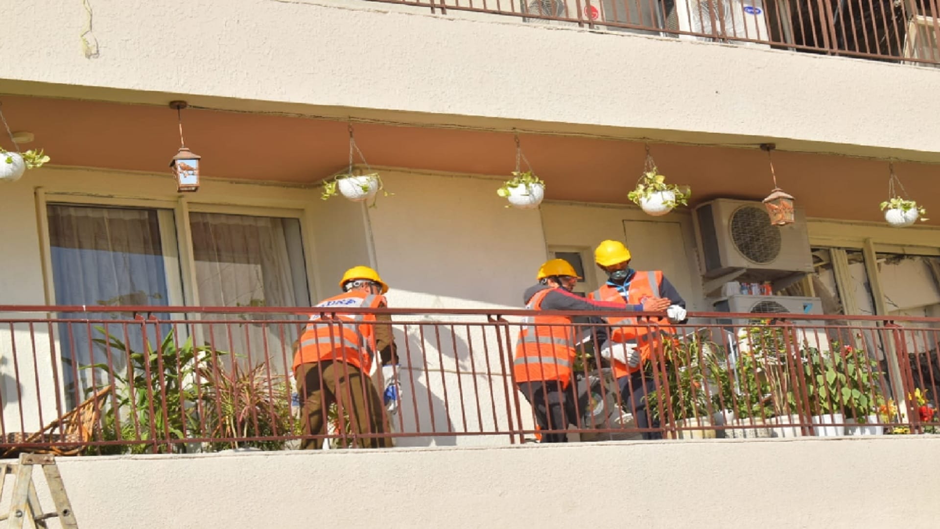 Gurugram chintels Paradiso flats collapsed Experts from IIT Delhi took stock