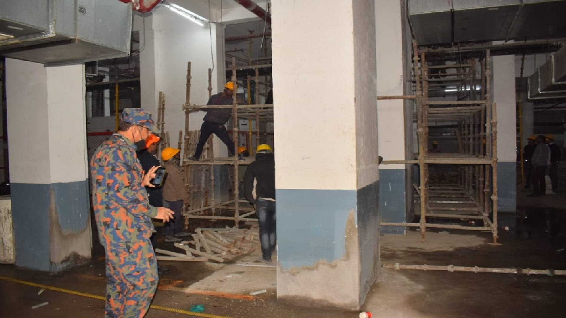 Gurugram chintels Paradiso flats collapsed 2.5 crore flat, yet life is being cut on the road