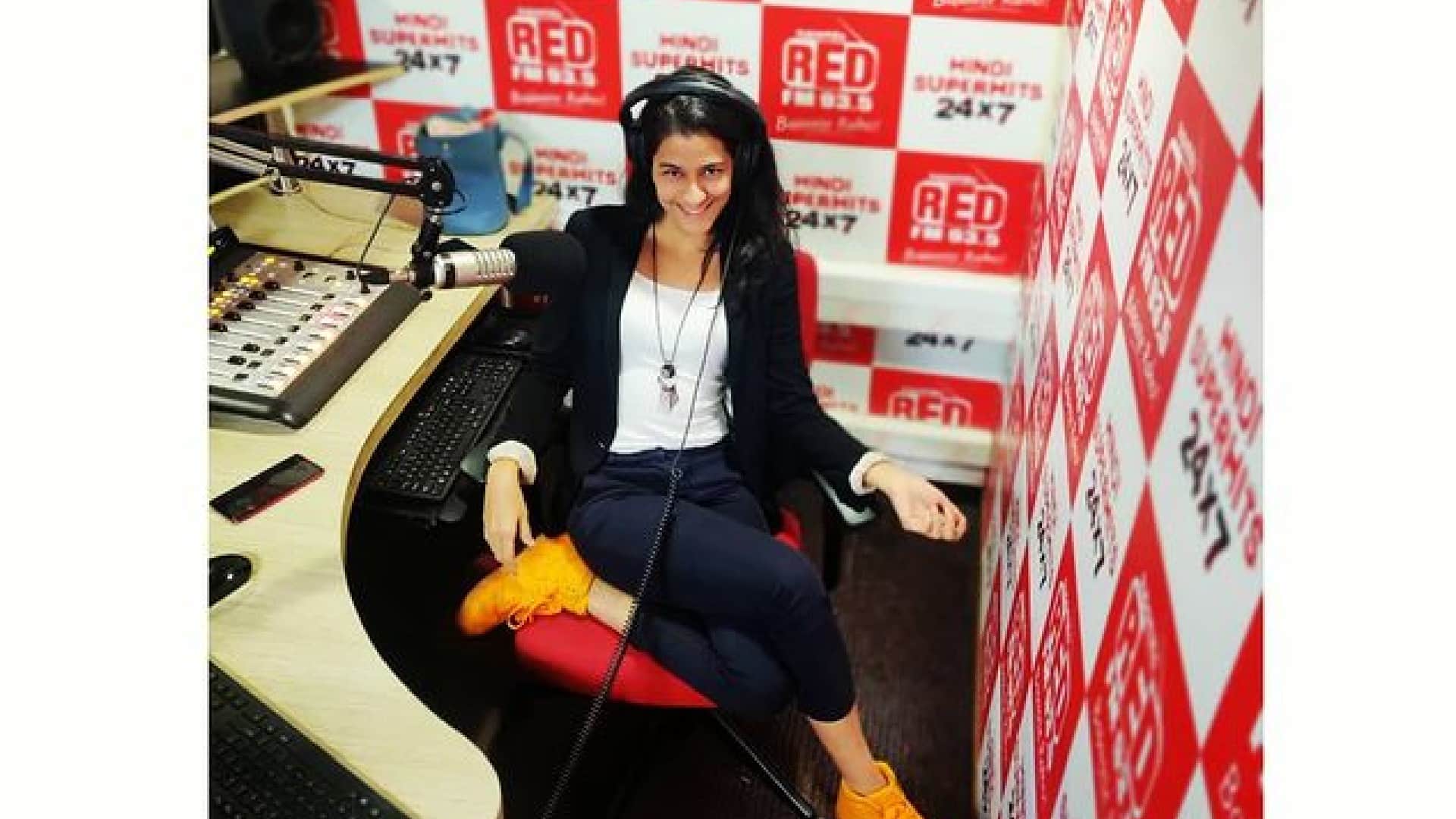 IPL Auction 2022 Know Everything about Star Sports Anchor Disha Oberoi and Bhavna Balakrishnan