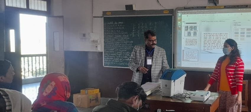 Hathras: Withheld salary of 30 absent polling personnel of 14 departments