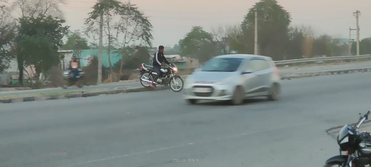 Death cuts are open everywhere on the highway, no safety measures