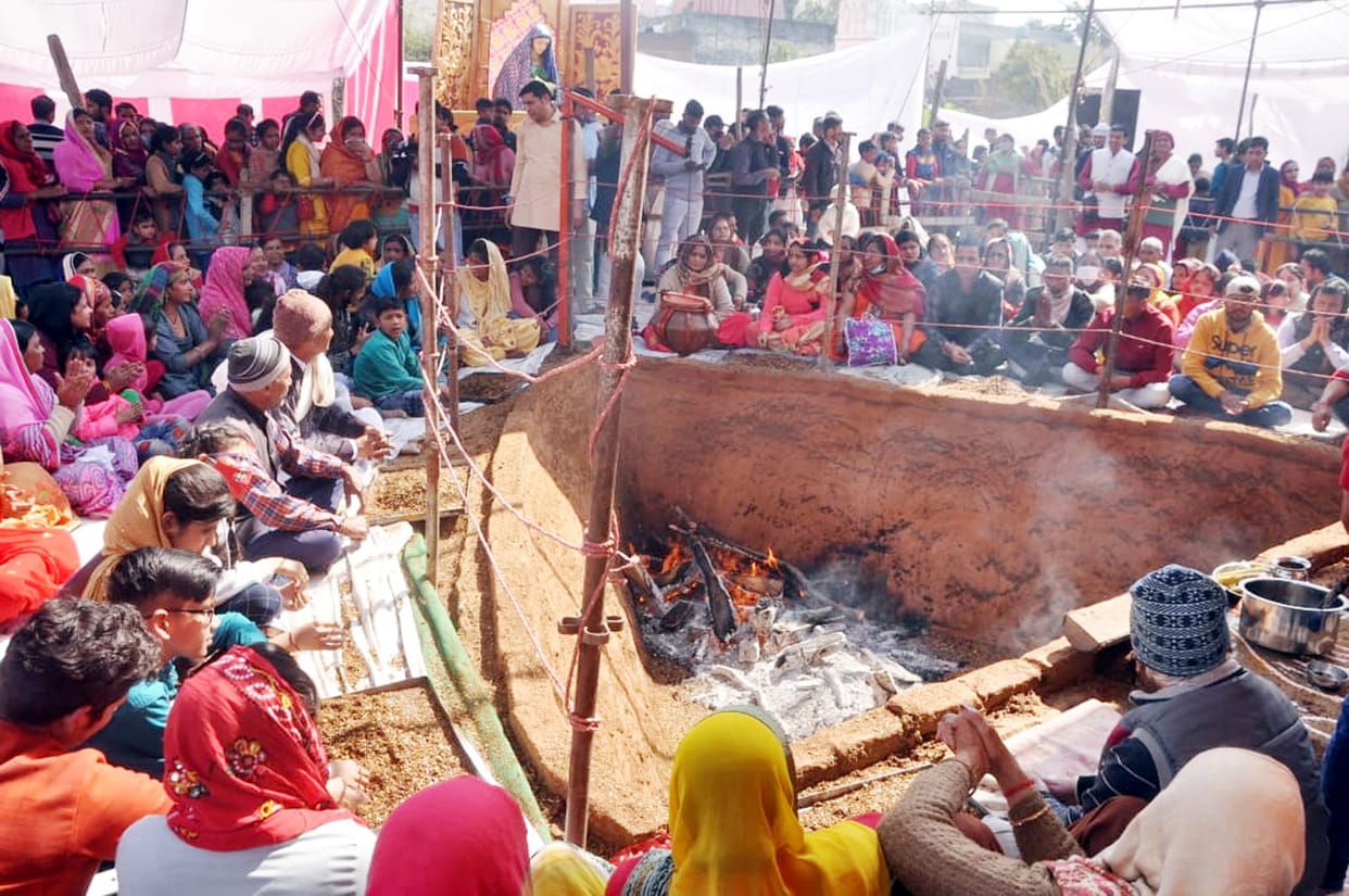 Devotees made sacrifices in Sankat Mochan Mahayagya