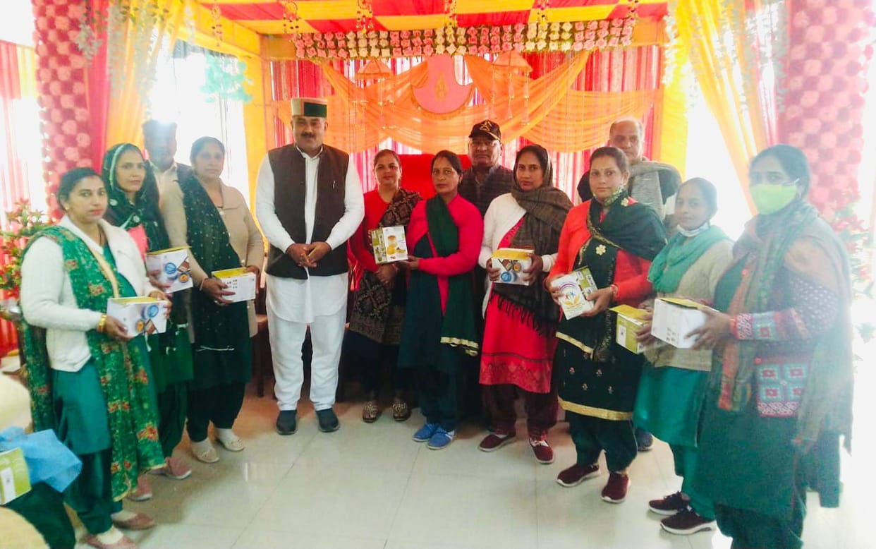 asha workers pay good services in corona period said devender bhutto