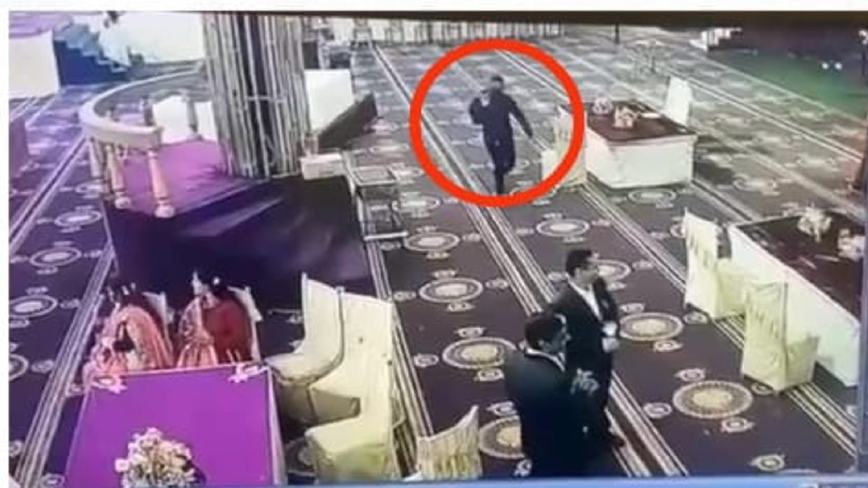 Theft on the pretext of photoshoot in Gwalior: Photograph was taken with the bride and groom, the thief absconded by picking up the bag