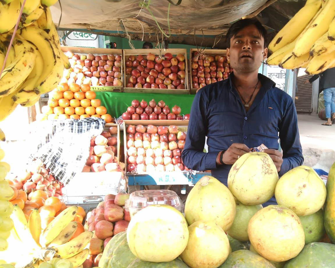 Bundeli fruits hit by nature, guava reached apple prices