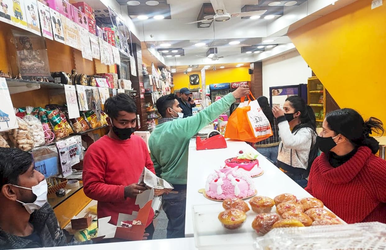Youth in Solan city ready to celebrate valentine's day