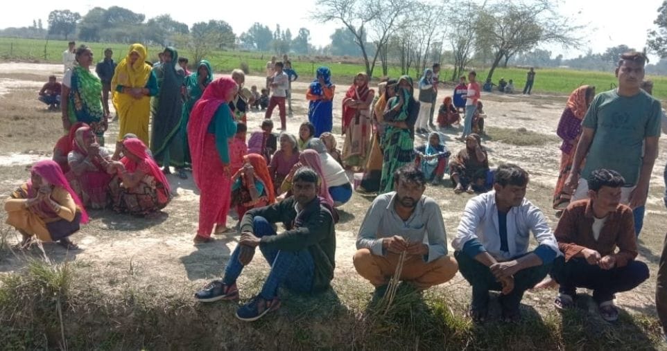 Kanpur dehat : The young man who came to his in-laws' house hanged himself, dead body found hanging on the tree