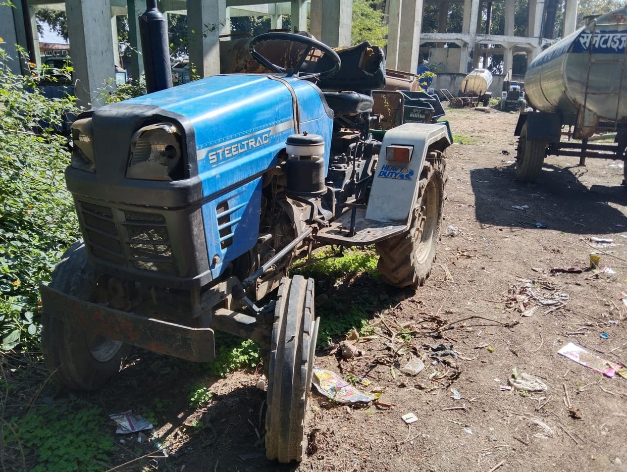 New vehicles rusting in the municipality's store