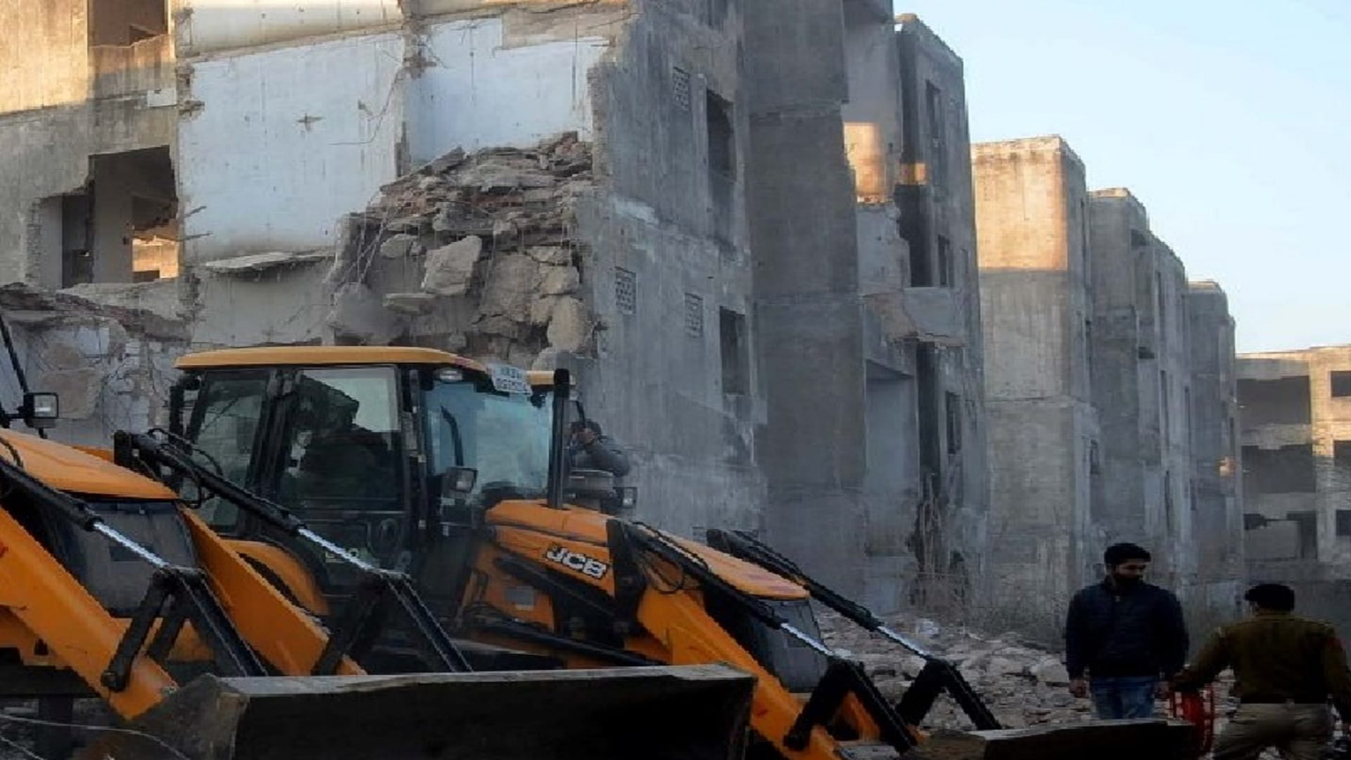 Nerala Bulding Collapse Young Man Crying when he arrived alone to collect the dead body of his mother from mortuary