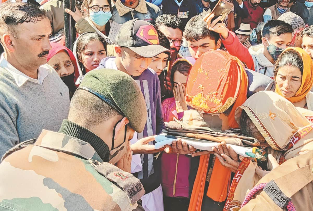 martyr ankesh bhardwaj cremation Thousands bid tearful adieu