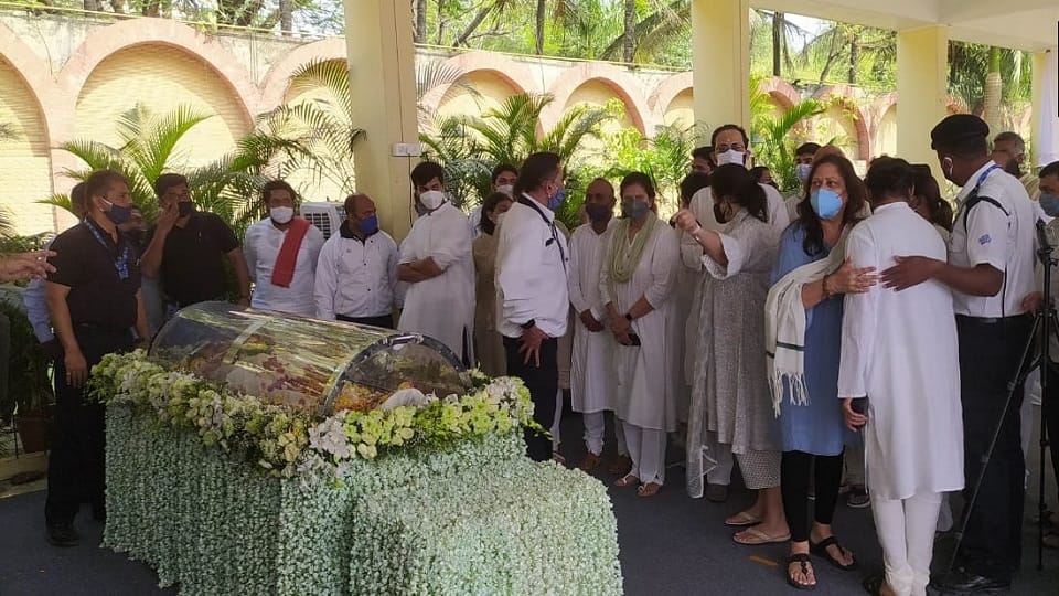 rahul bajaj passes away funeral of Padma Bhushan awardee will be held with full state honours