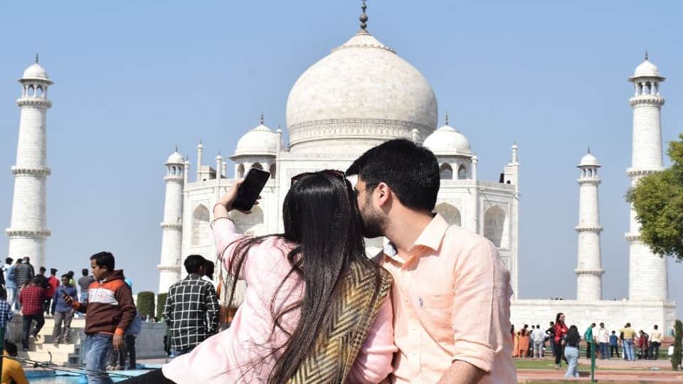 amar ujala foundation day know the taj mahal history in hindi
