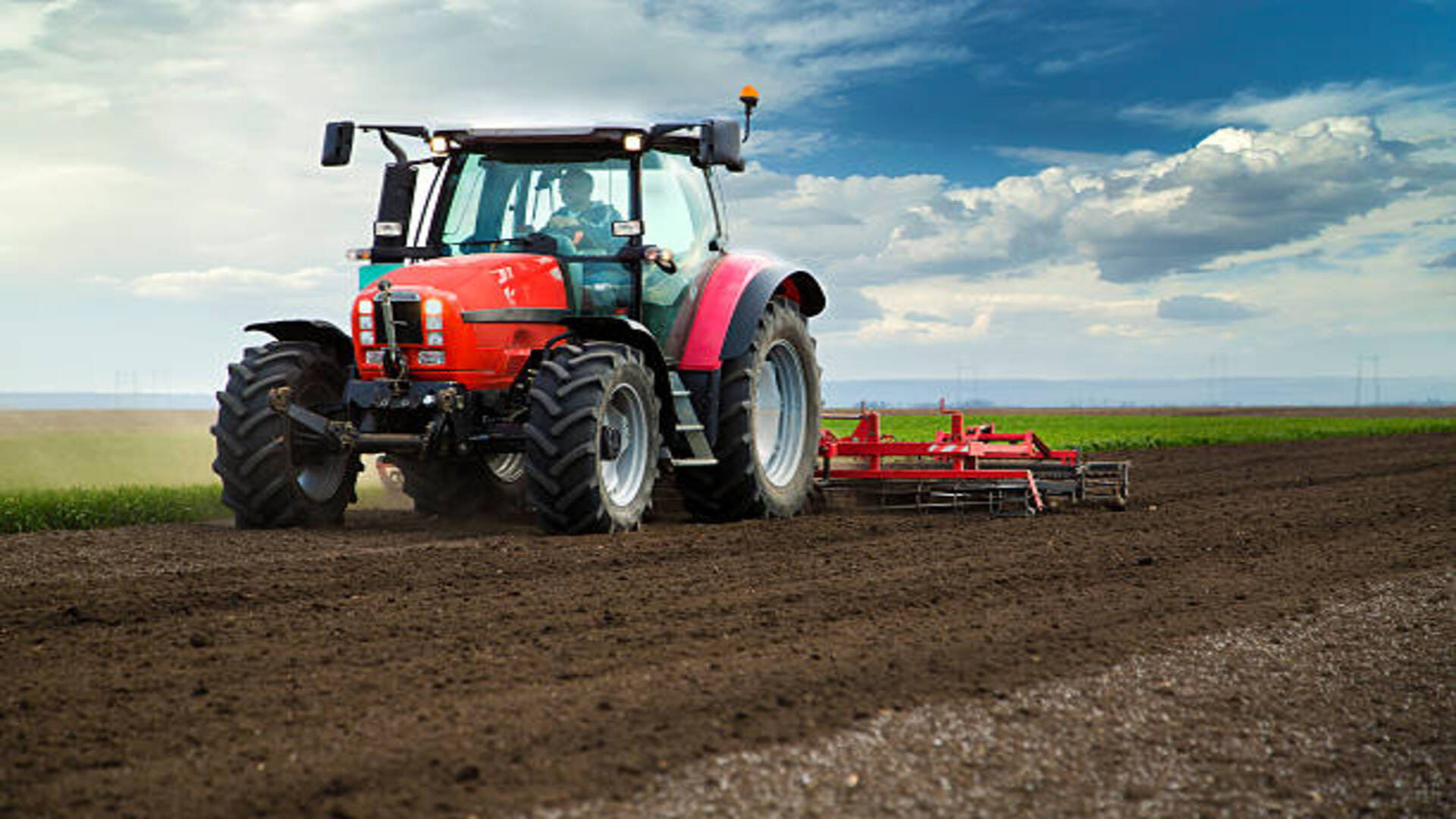 PM Kisan Tractor Yojana Government gives 50 percent subsidy to farmer on buying tractor know about this scheme