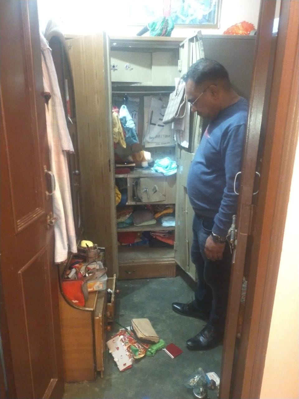 Fearless criminal: broke the lock for 1 hour 38 minutes, the thief searched the house, took 30 tola of gold and cash of two lakhs