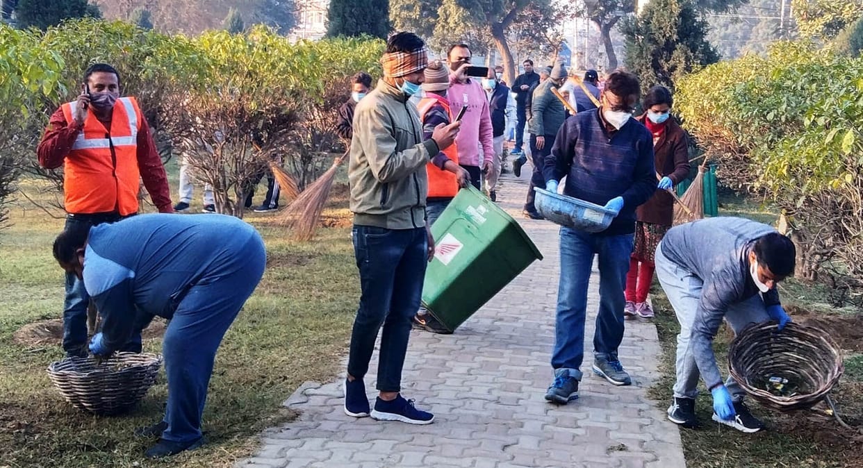 Pay special attention to the cleanliness and beautification of the park, Additional Deputy Commissioner gave instructions to the city council officer