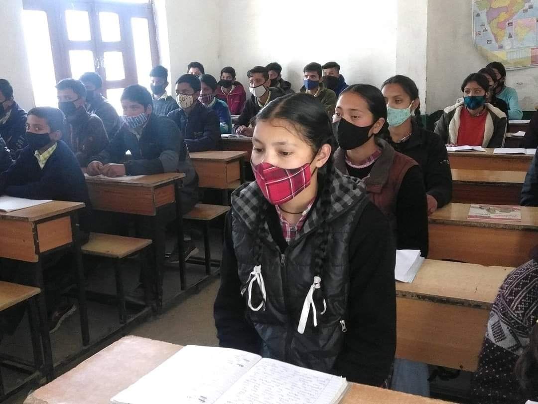 58914 students of class I to VIII will come to school in the district