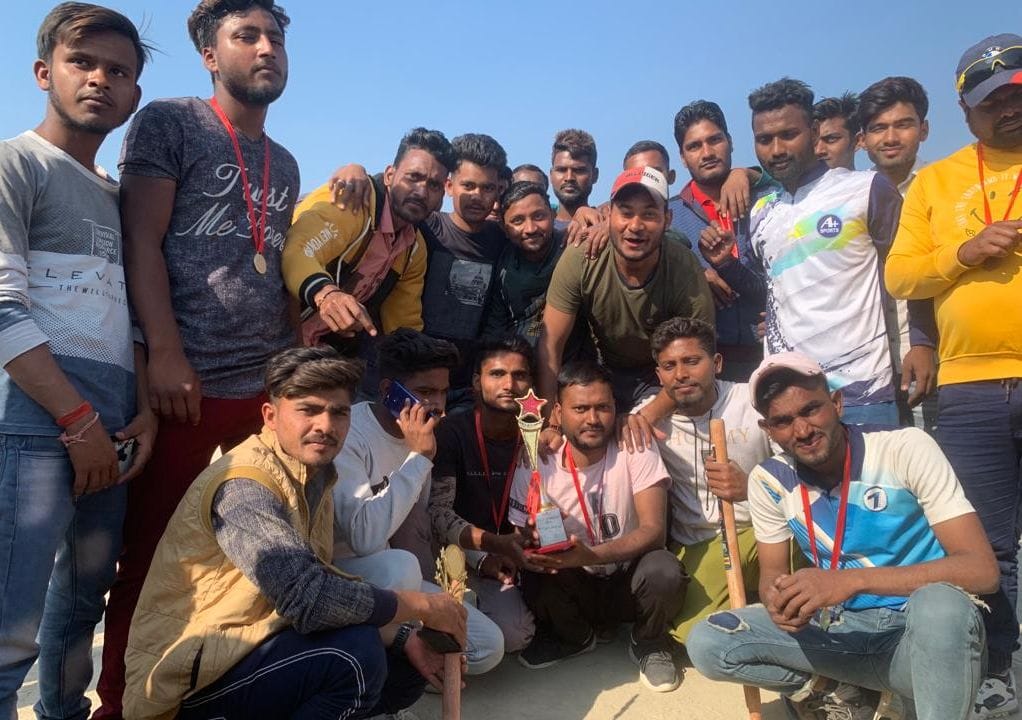 fathepur news,Rari became the winner after defeating the star cricket team in the final