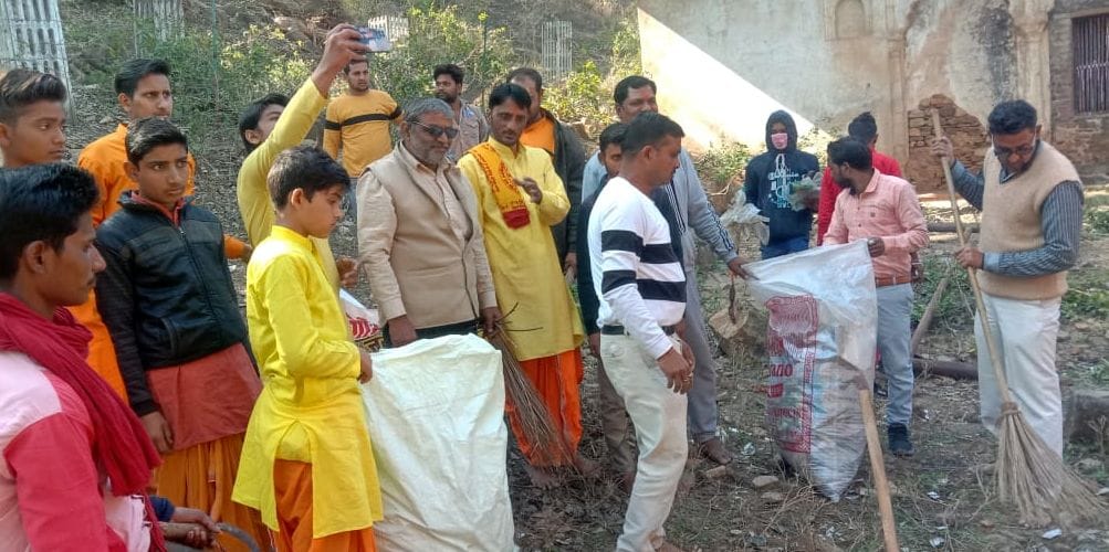 Cleanliness drive on Parikrama Marg