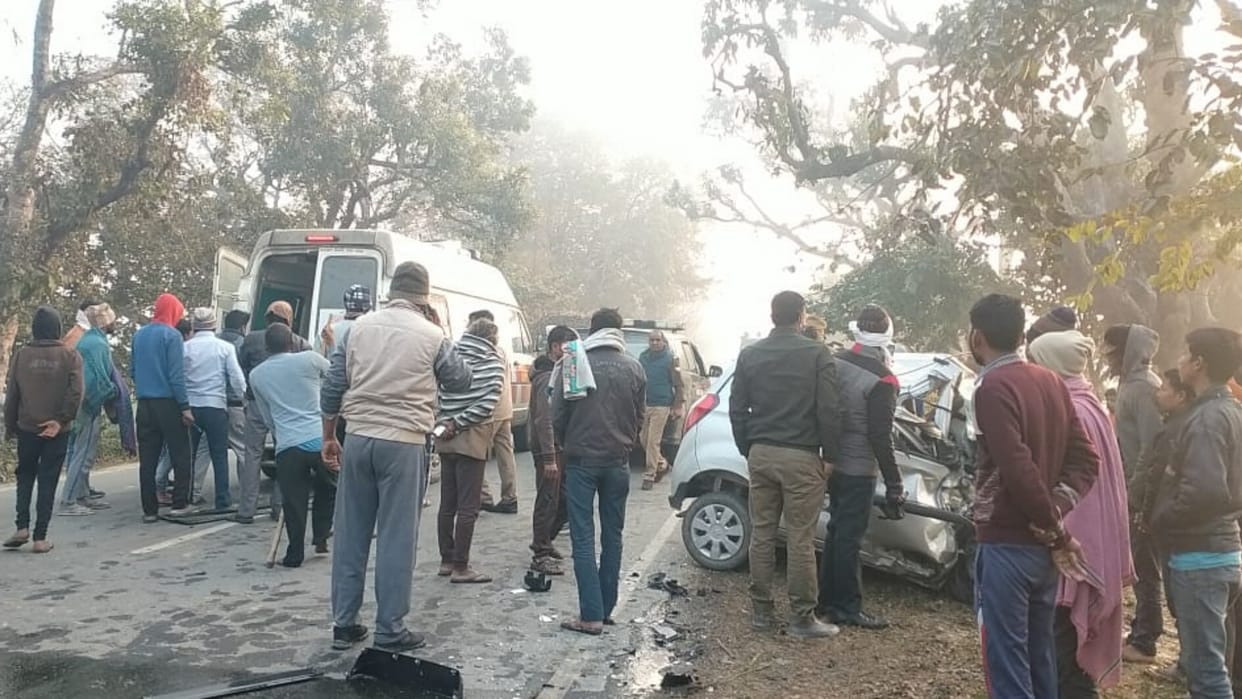 Four died in an accident in mahmoodabad in Sitapur.