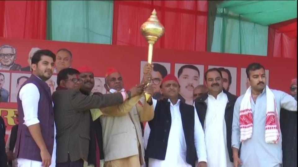 jhansi former congress leader arvind vashisht joined samajwadi party