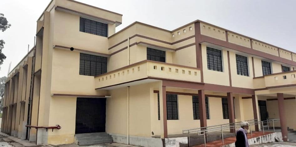 No female doctor on PHC, lock in Girls Inter College too