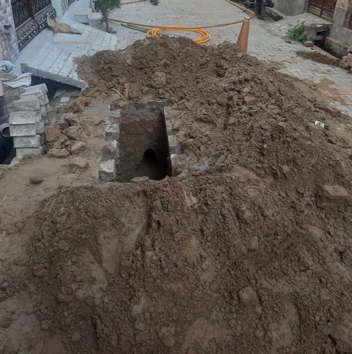 Notice to the company laying the gas pipeline for uprooting the streets, there will be an FIR for not getting it repaired