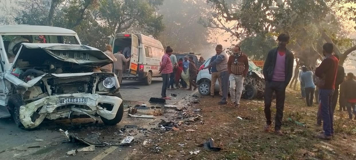 Car and Bolero collide, four including mother and daughter died