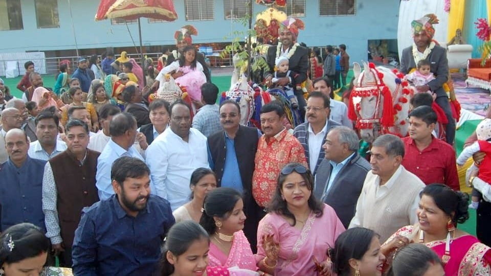 Indore: Eight rounds not taken in marriage, eighth round to make the city number one in cleanliness for the sixth time, the promise of dowry free marriage...