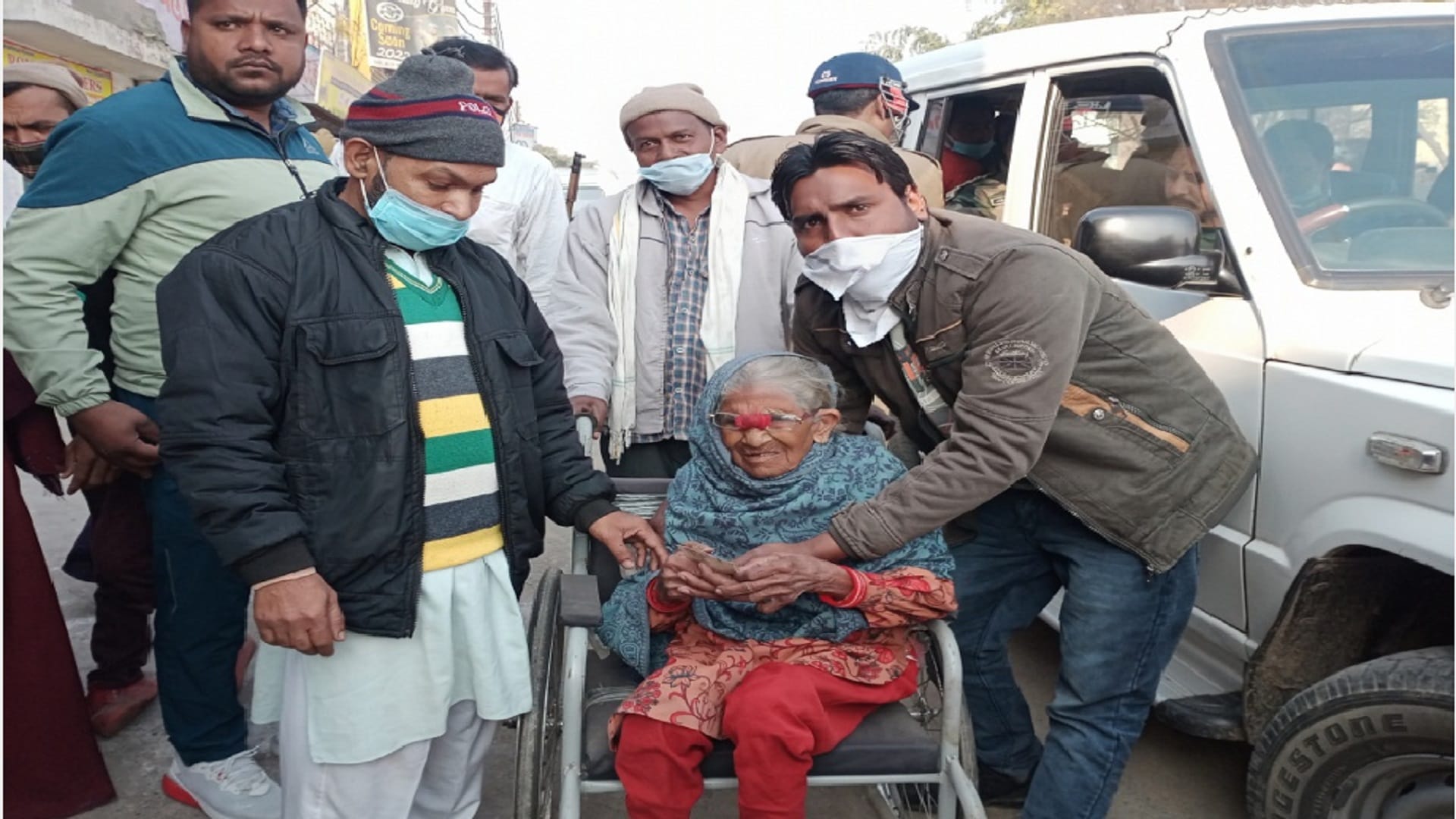 UP Elections 2022: Elderly and Divyang including 102-year-old woman voted with enthusiasm in Bijnor district and see photos