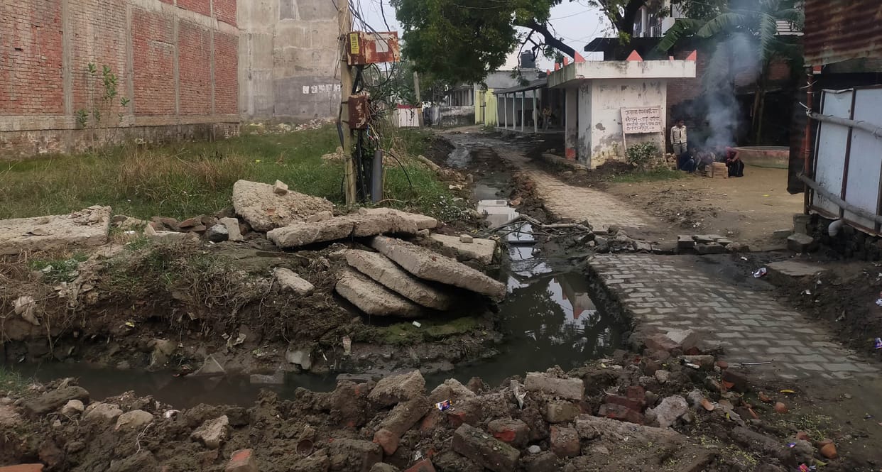 Two honorable houses on ARTO road, still dilapidated