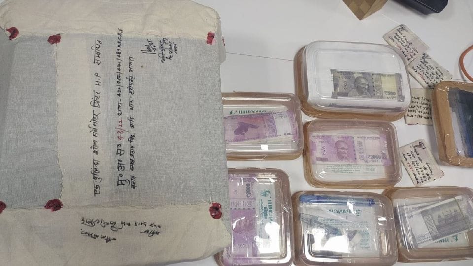 fake currency notes of 10 lakhs were spent by accused in three years in agra