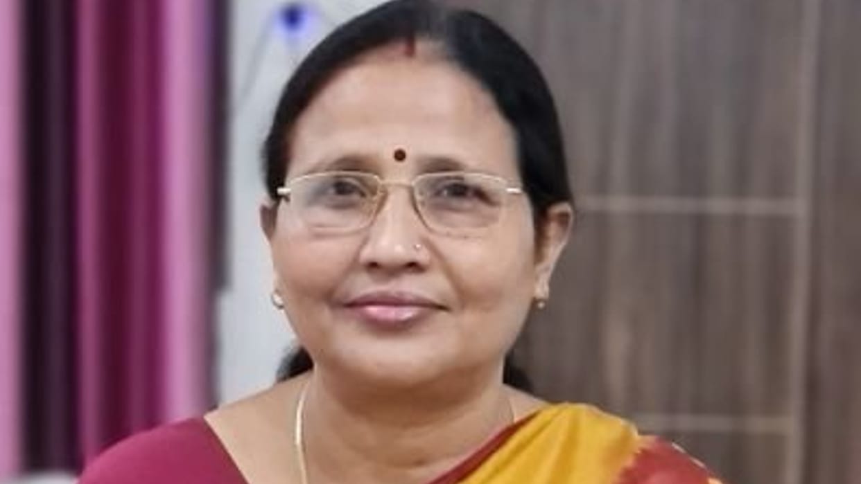 Stone pelted on Rajya Sabha MP Geeta Shakya car returning from election campaign in mainpuri