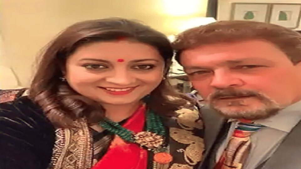 Valentine day political love marriage:Smriti irani, akhilesh Yadav, dimple Yadav, tejashwi yadav, babul supriyo, nusrat jahan