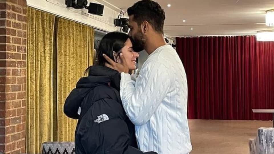 Valentine Day 2022 Katrina Kaif shares romantic pictures with Vicky Kaushal and wrote a emotional note