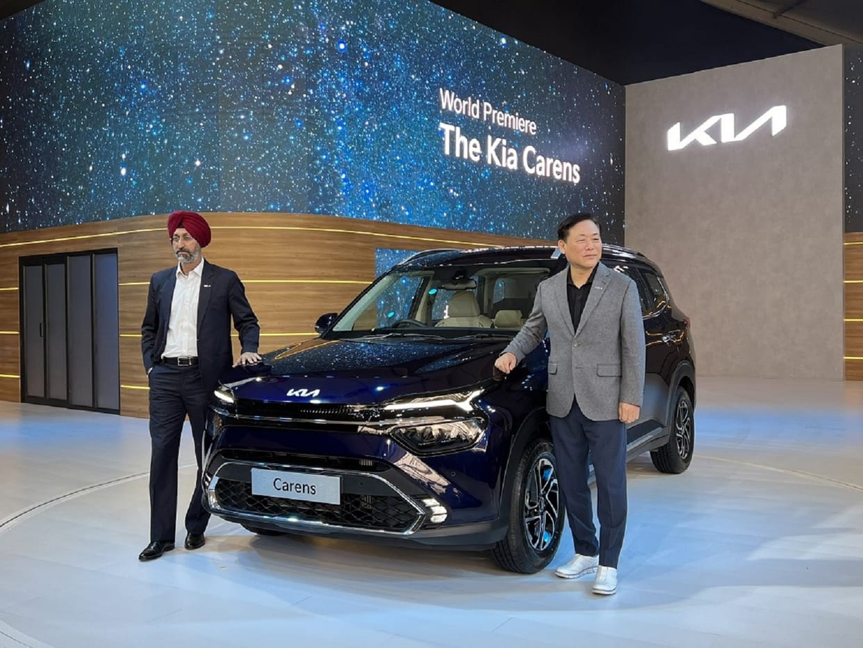 Kia Carens Bookings So Far Kia Carens bookings cross 50000 mark Kia Carens Variants