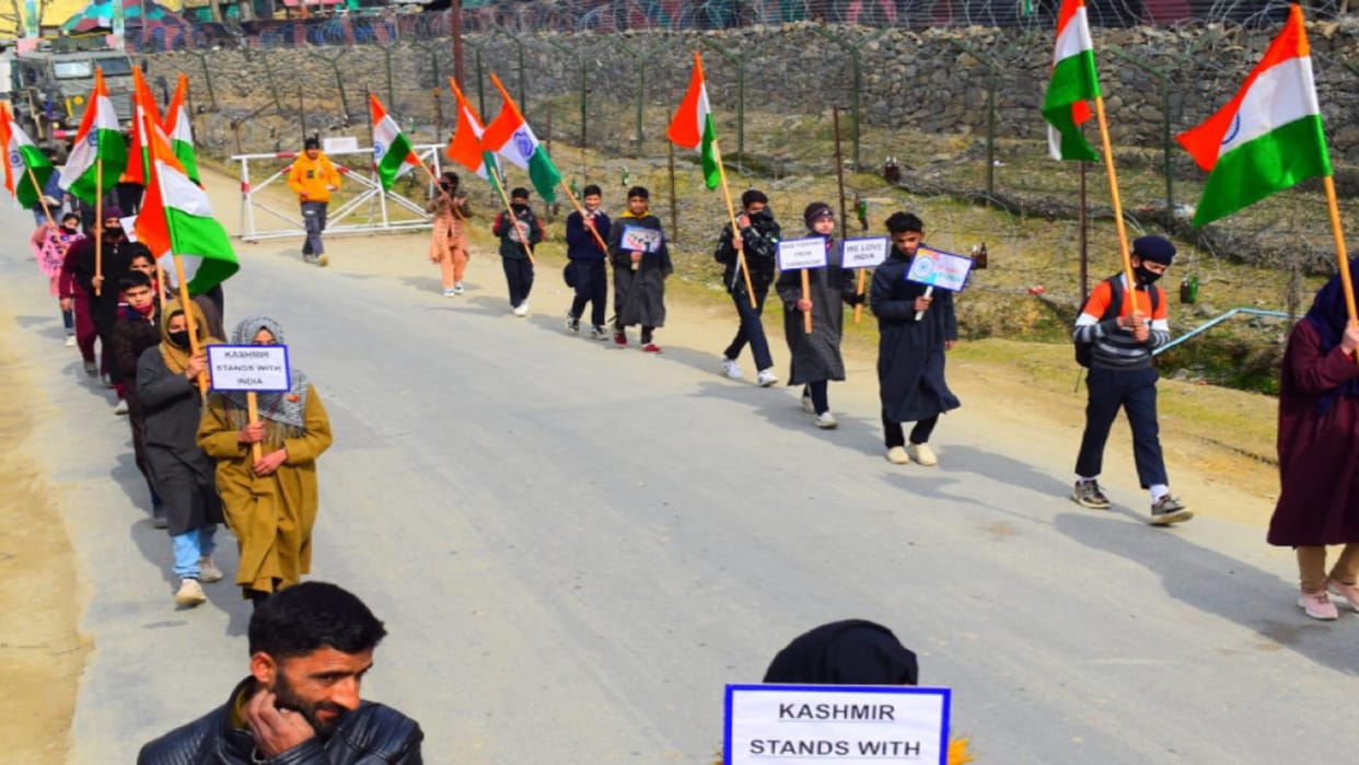 tiranga rally against terrorism in Kupwara, slogans of Bharat Mata ki Jai with national anthem