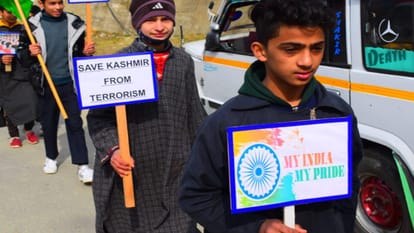 tiranga rally against terrorism in Kupwara, slogans of Bharat Mata ki Jai with national anthem