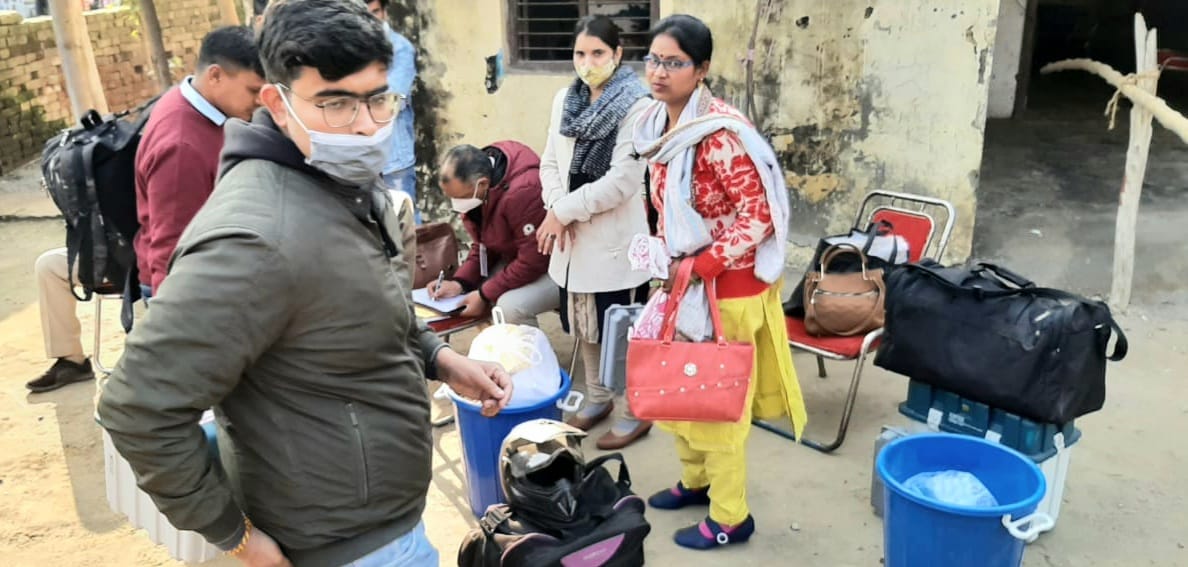 Polling parties leave amidst chaos