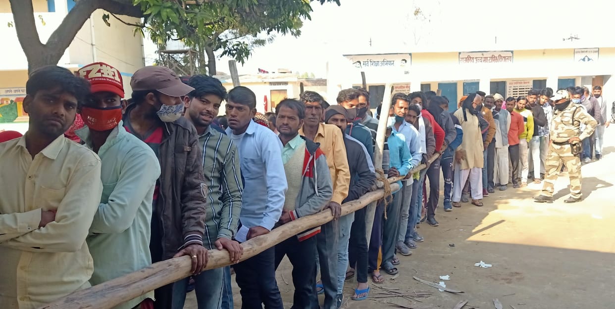 Two EVMs malfunctioned, voting was held 20 minutes late
