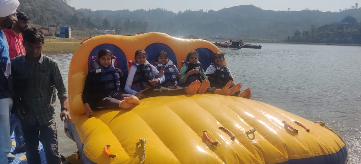 Accident: Five children fell in Tikkar Tal, stuck breath, people saved
