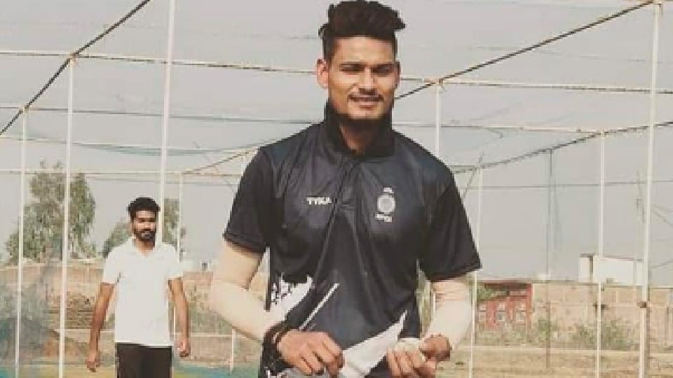 Rewa: Kuldeep was bought by Rajasthan Royals for 20 lakhs, father runs the family by cutting people's hair